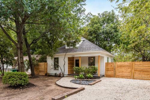 Little D Bnb - Modernized 3 Bedroom 2 Bath Getaway