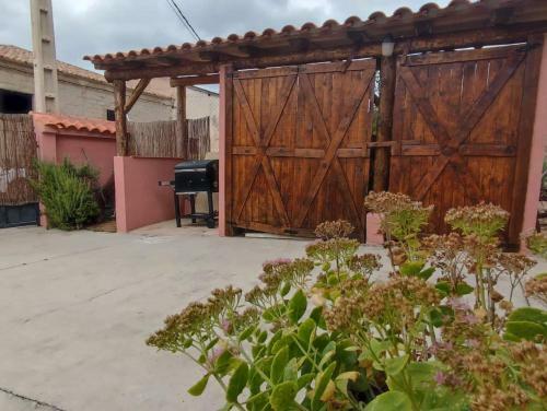 Caba�a De Madera Especial Y Acogedora