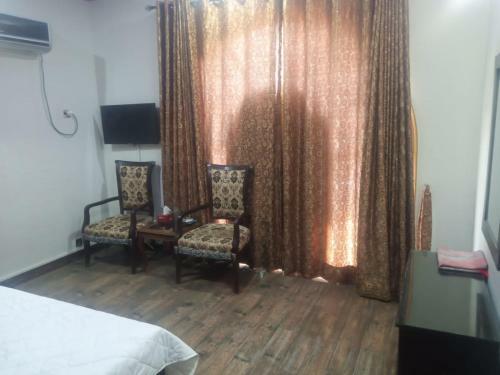 Hostal Four Season Guest House