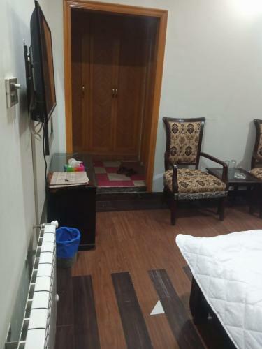 Hostal Four Season Guest House