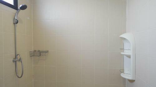 Hotel Roomquest Nichada Isb International