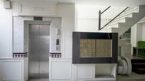 Hotel Roomquest Nichada Isb International