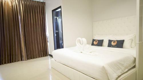 Hotel Roomquest Nichada Isb International