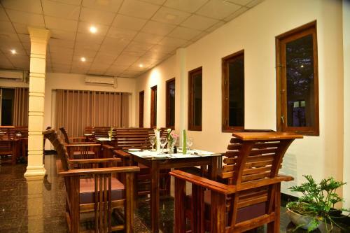 The Crown Hotel Dambulla