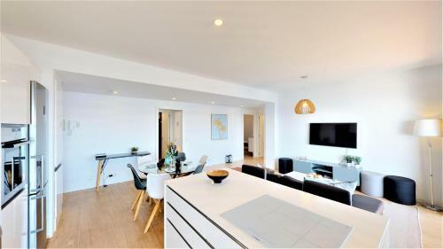 Olimpo - Fuengirola Beachfront Newly Renovated Apartment