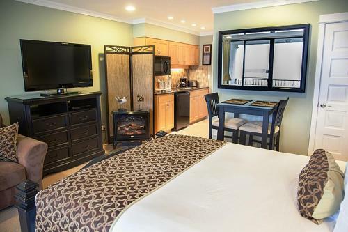 Inn At Spanish Head Resort Hotel