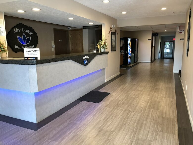 Hotel Sky Lodge Inn & Suites - Delavan