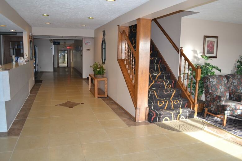 Hotel Sky Lodge Inn & Suites - Delavan