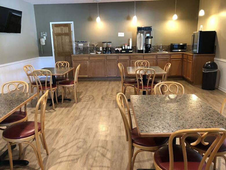 Hotel Sky Lodge Inn & Suites - Delavan