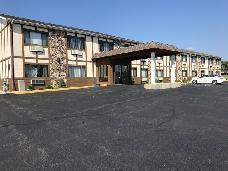 Hotel Sky Lodge Inn & Suites - Delavan