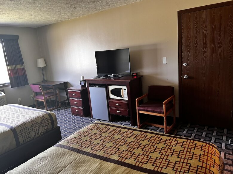 Hotel Sky Lodge Inn & Suites - Delavan