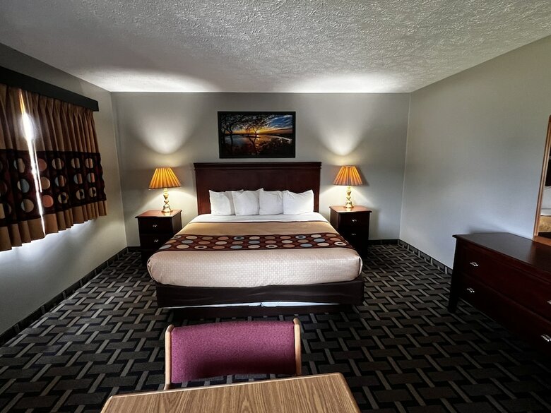 Hotel Sky Lodge Inn & Suites - Delavan