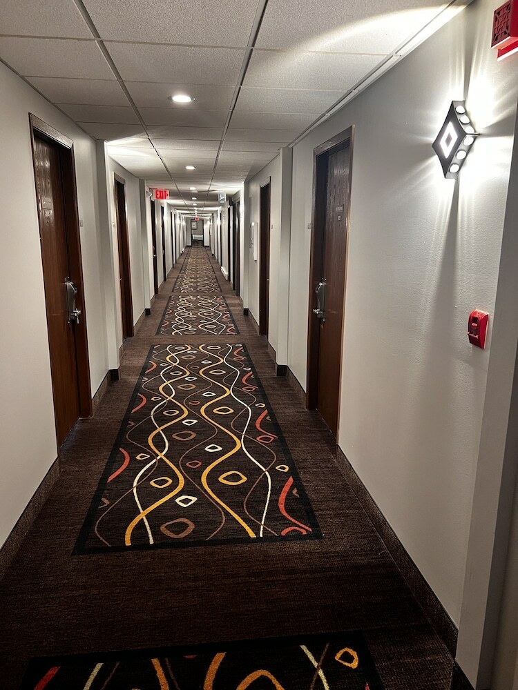 Hotel Sky Lodge Inn & Suites - Delavan