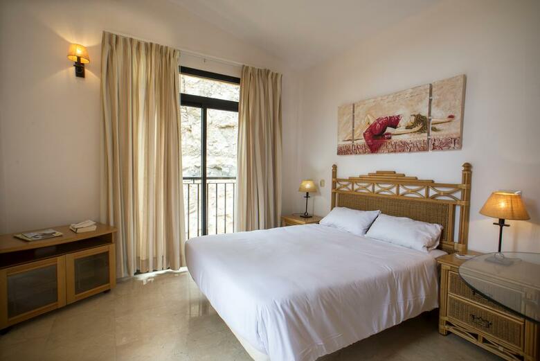 Aparthotel Villas De Tauro