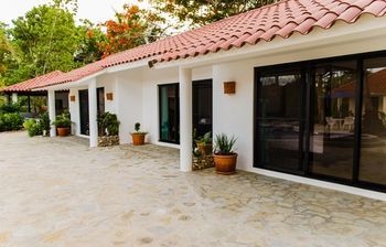 Hostal Garden By The Sea