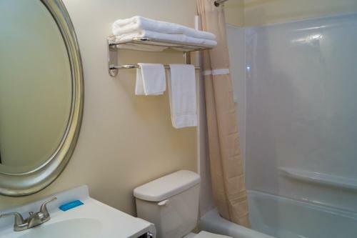 Motel Sullivan Trail Inn & Suites