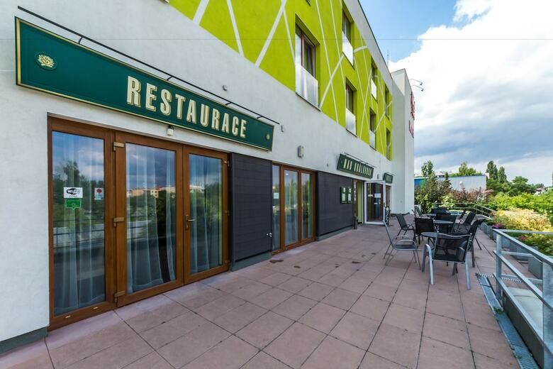 Nad Kr�lovnou Hotel & Restaurant