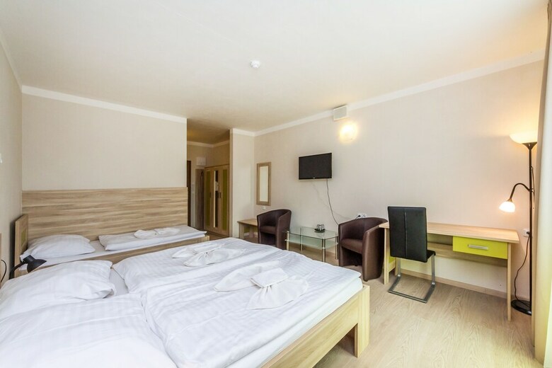 Nad Kr�lovnou Hotel & Restaurant