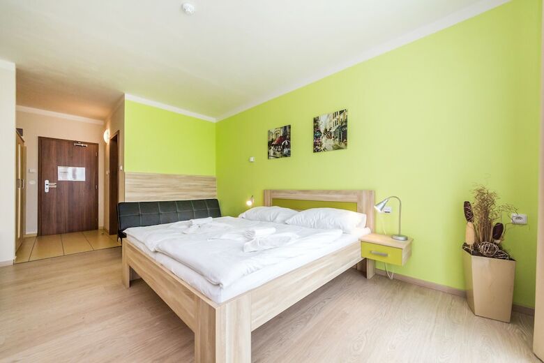 Nad Kr�lovnou Hotel & Restaurant