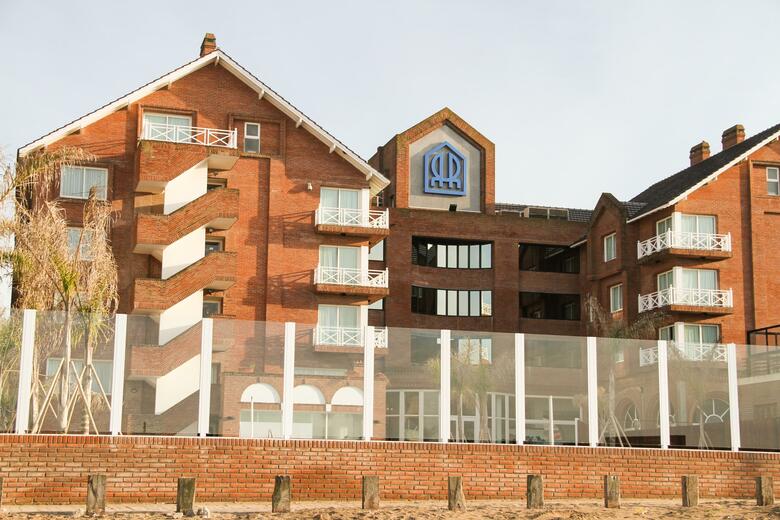 Hotel Reviens