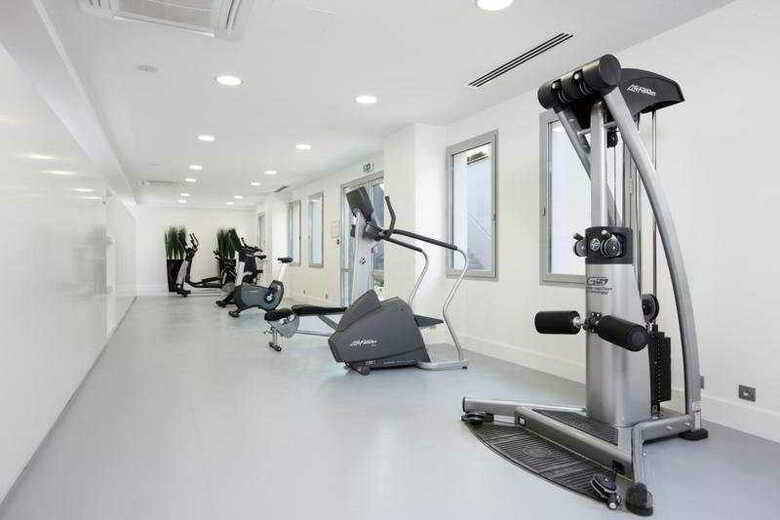 Hotel NH Lyon A�roport