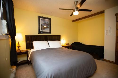 Alpenrose Revelstoke Bed & Breakfast