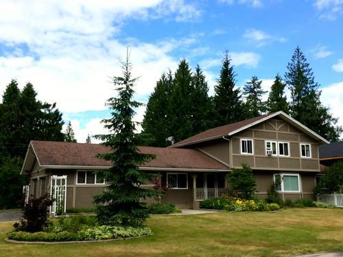 Alpenrose Revelstoke Bed & Breakfast