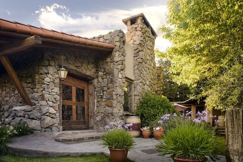 Hotel Lares De Chacras