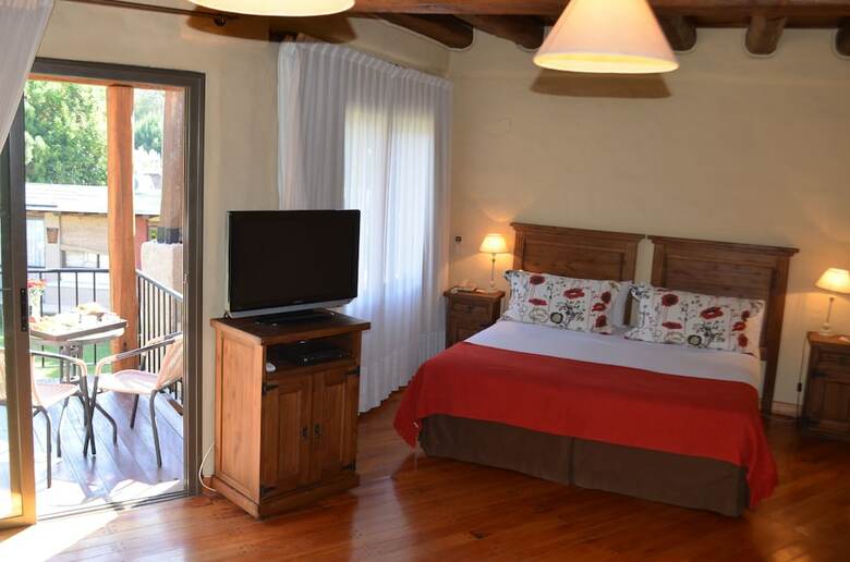 Hotel Lares De Chacras