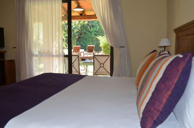Hotel Lares De Chacras