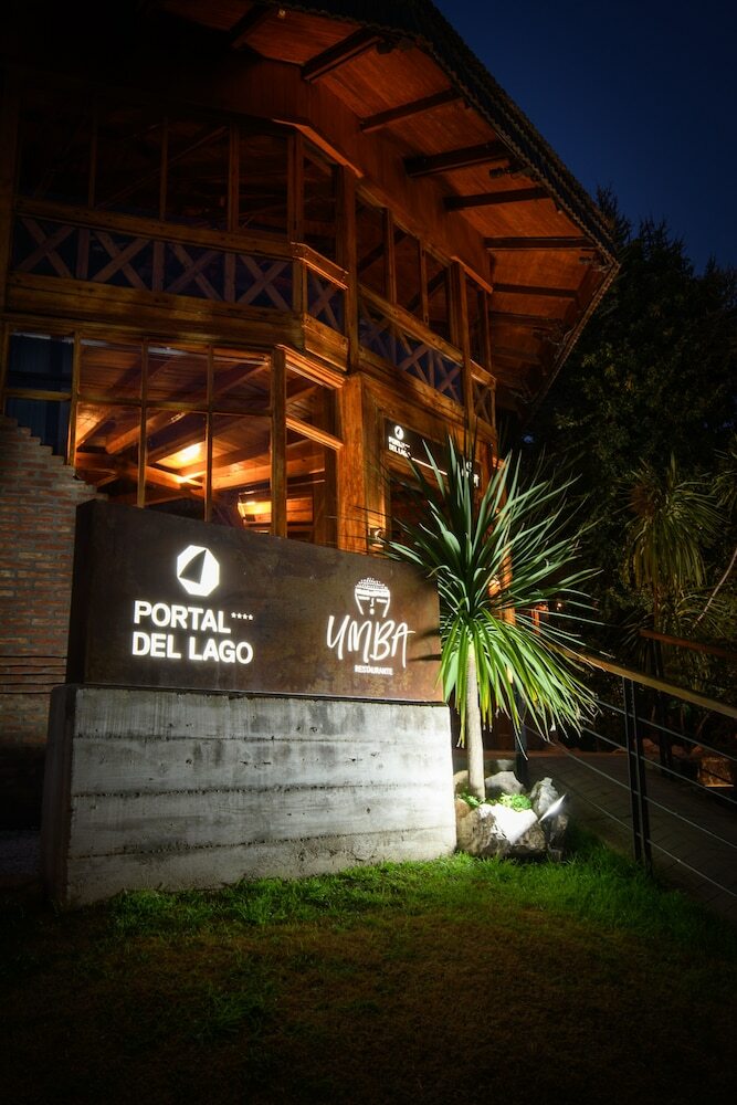 Hotel Portal Del Lago