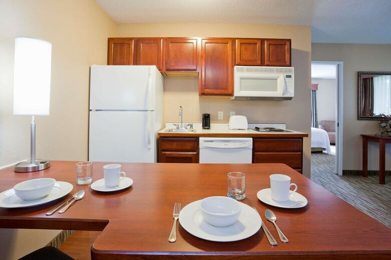 Hotel Grandstay Residential Suites