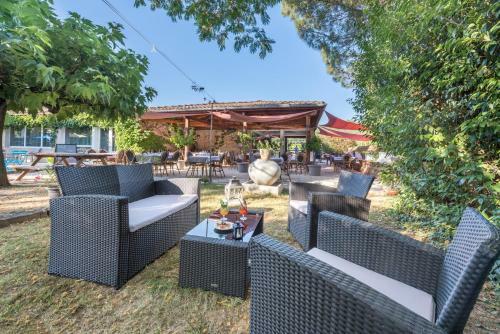 Hotel Le Clos Des Bruy�res