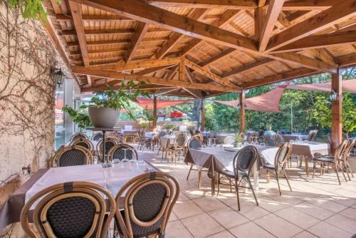Hotel Le Clos Des Bruy�res