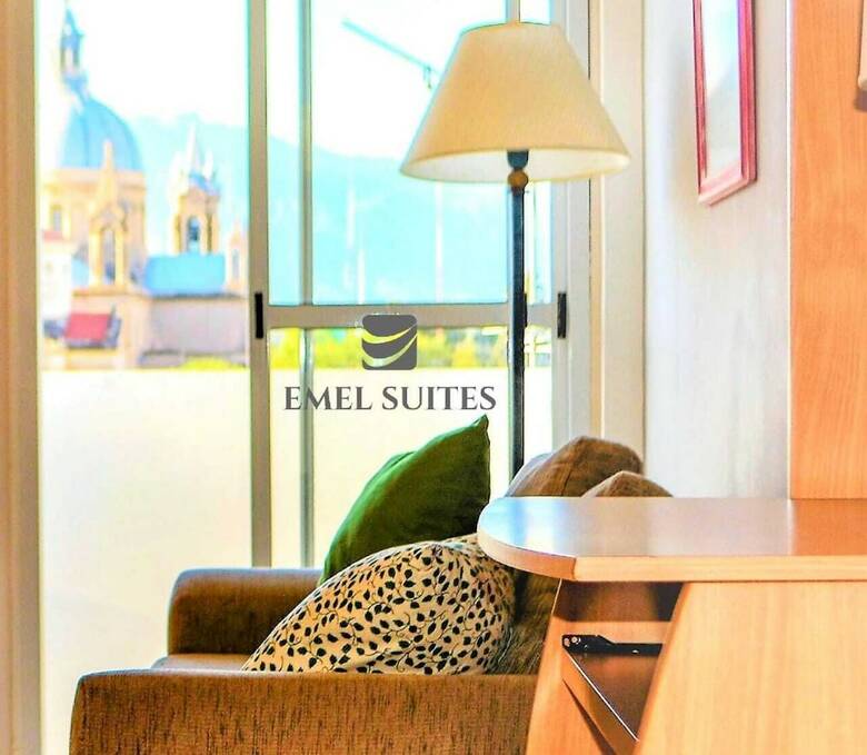 Hotel Emelsuites