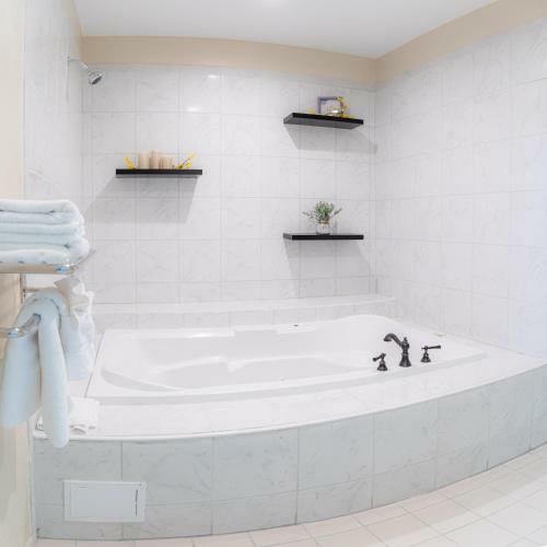 Hotel Baymont Inn & Suites