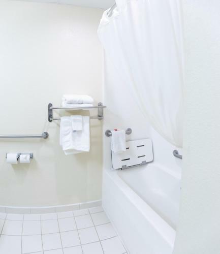 Hotel Baymont Inn & Suites