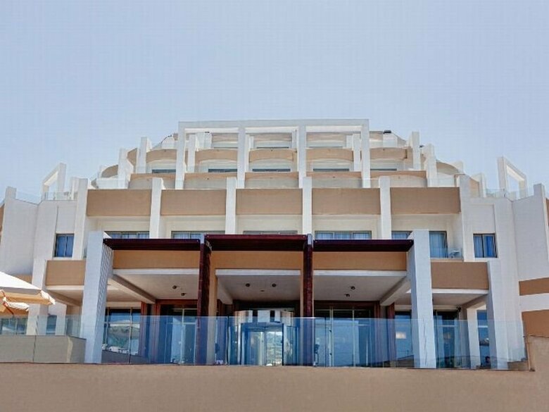 Hotel Db Seabank Resort + Spa
