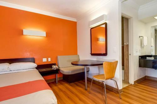 Motel 6 Garden Grove