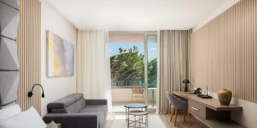 Aminess Khalani Beach Hotel