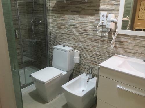 Hostal Laramond Barcelona Rooms