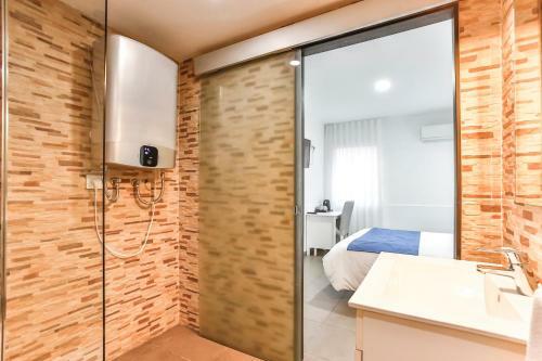 Hostal Laramond Barcelona Rooms