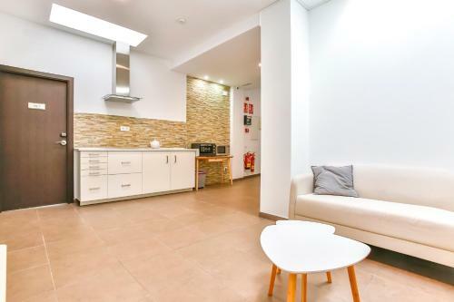 Hostal Laramond Barcelona Rooms