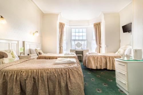 Hostal P&j Hotel