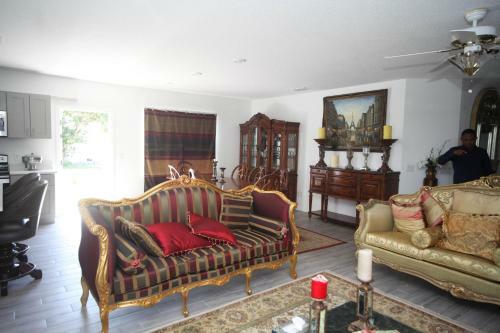 Hostal A Beautiful Queen Bedroom
