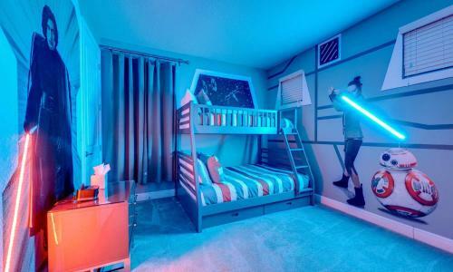 Sleek 5 Bdrm Home With Fun Themed Bedroom At Encore