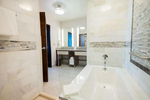 Drury Plaza Hotel Orlando - Disney Springs Area