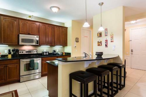 4br 2bath Condo Balcony 5min Conv Center 2020ft