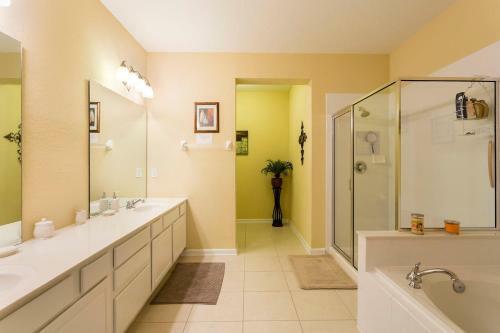 4br 2bath Condo Balcony 5min Conv Center 2020ft
