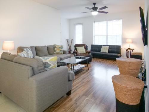 4br 2bath Condo Balcony 5min Conv Center 2020ft